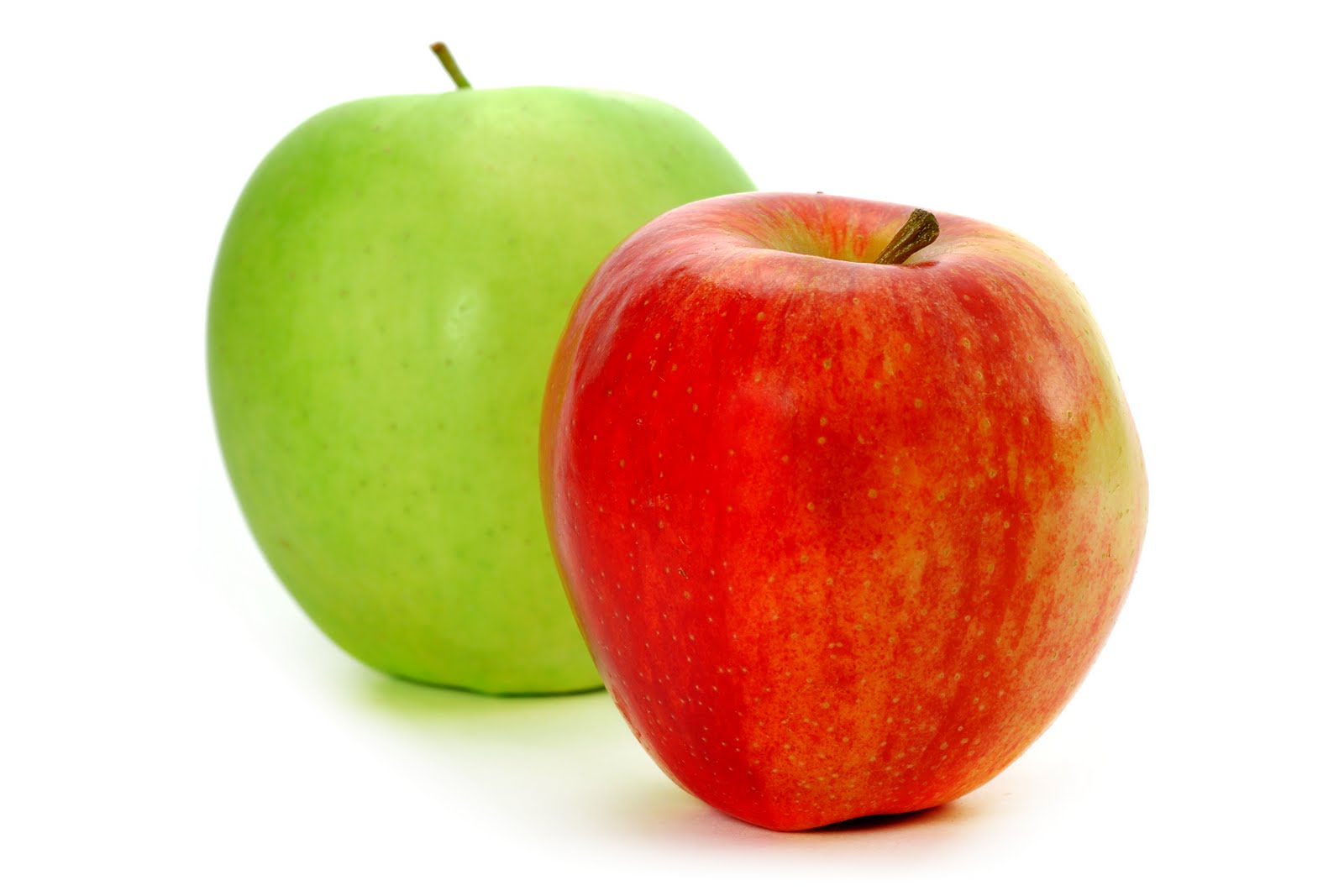 2 яблока. Два яблока. Два яблока разного цвета. Яблоко с двух сторон. Два яблока картинка для детей.